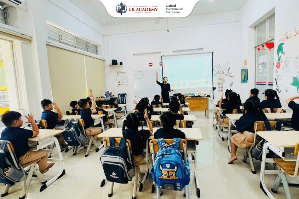 Ghi chép thông tin là một trong những phương pháp giúp học sinh nhớ kiến thức hiệu quả