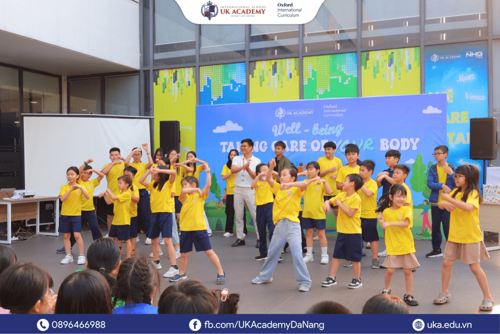 Buổi sinh hoạt vui chơi giải trí, đồng thời, rèn luyện thể chất của học sinh tại UKA
