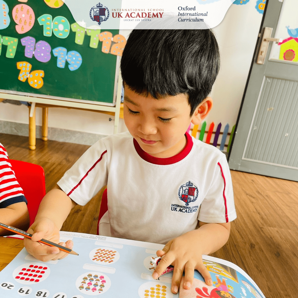 Học toán bằng cách phân biệt màu sắc giúp trẻ hứng thú và dễ tiếp thu hơn