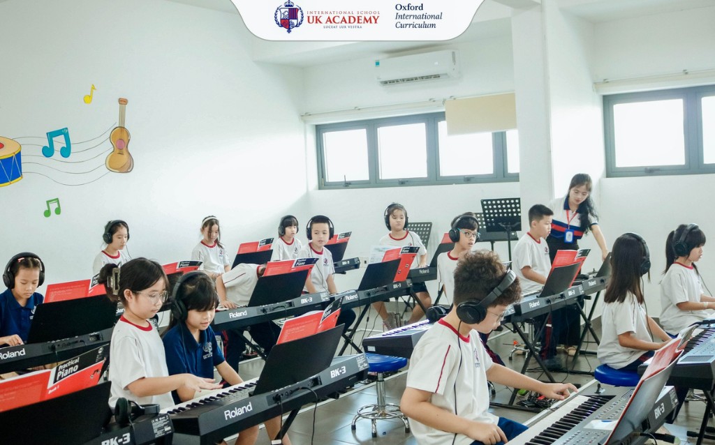 Có nên cho con học trường tư thục